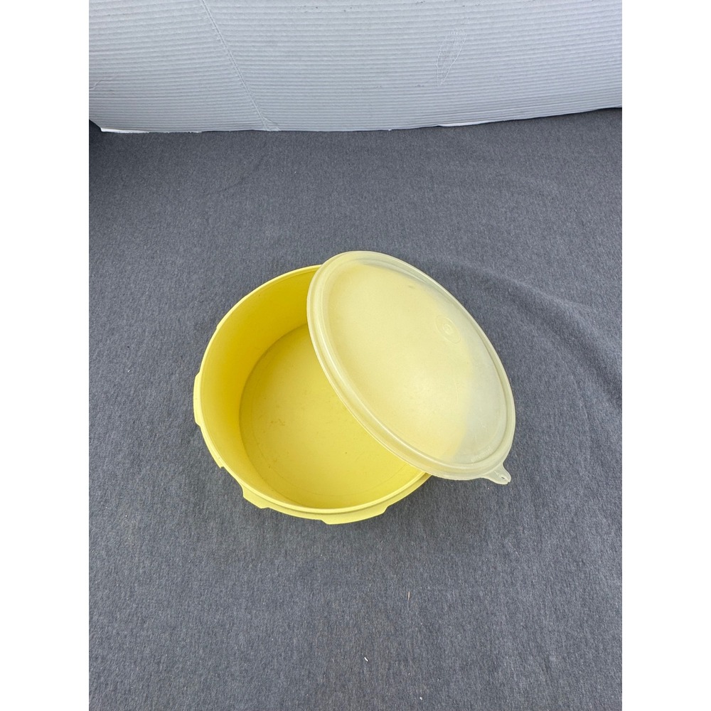 Vintage‎ Tupperware Yellow Servalier Bowl with Lid 1204-8 Retro Kitchen Storage